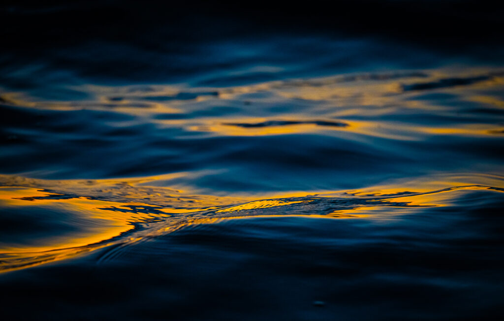 RWS_9899_WAVES_AND_STARSHIP